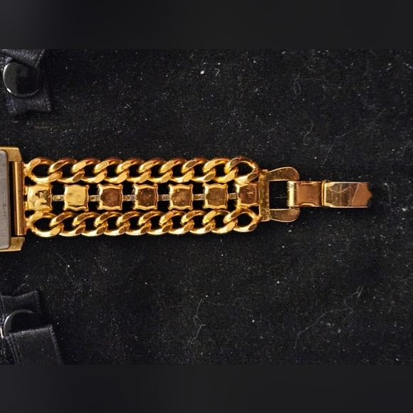 Beautiful Vintage Forem womens watch with Simulated Diamonds and gold strap